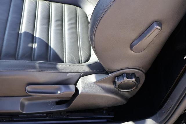 Photo of 2013 Black Uni/Black Roof Volkswagen Beetle