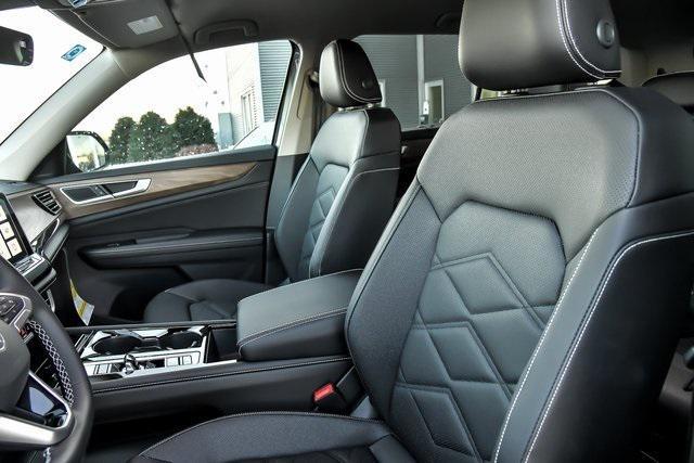 Photo of 2025 Platinum Gray Metallic Volkswagen Atlas