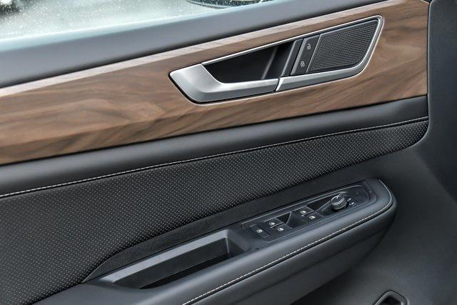 Photo of 2025 Platinum Gray Metallic Volkswagen Atlas