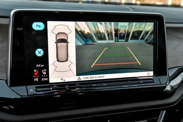 Photo of 2025 Platinum Gray Metallic Volkswagen Atlas