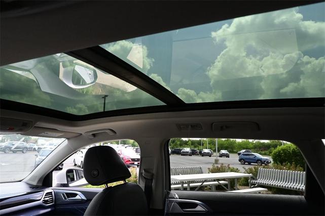 Photo of 2025 Pure White Volkswagen Taos