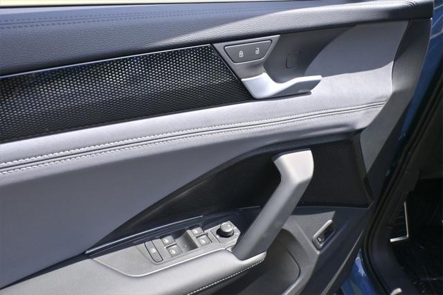 Photo of 2025 Monterey Blue w/Deep Black Roof Volkswagen Tiguan