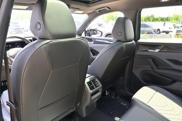 Photo of 2025 Monterey Blue w/Deep Black Roof Volkswagen Tiguan