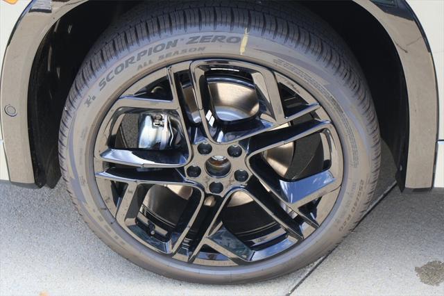 Photo of 2025 Platinum Gray Metallic Volkswagen Tiguan