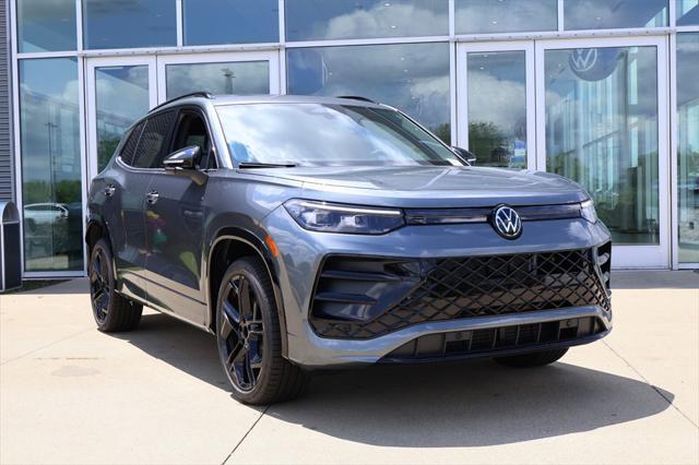 Photo of 2025 Platinum Gray Metallic Volkswagen Tiguan