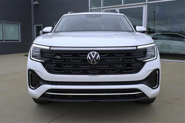 Photo of 2025 Opal White Pearl Volkswagen Atlas