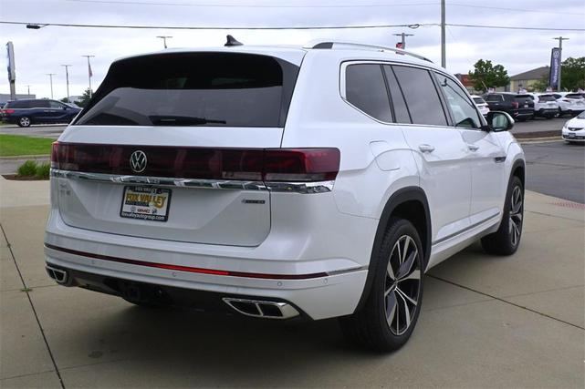 Photo of 2025 Opal White Pearl Volkswagen Atlas