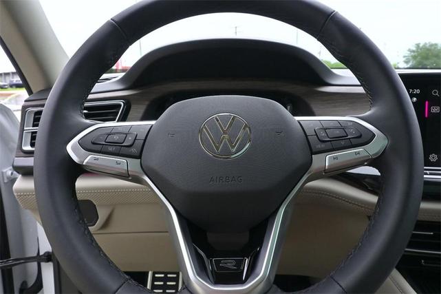 Photo of 2025 Opal White Pearl Volkswagen Atlas