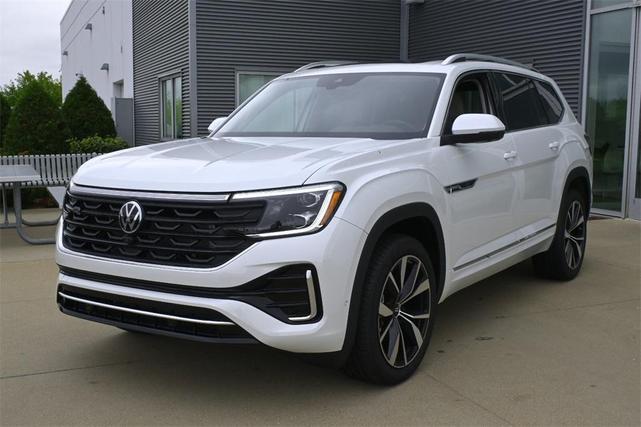 Photo of 2025 Opal White Pearl Volkswagen Atlas