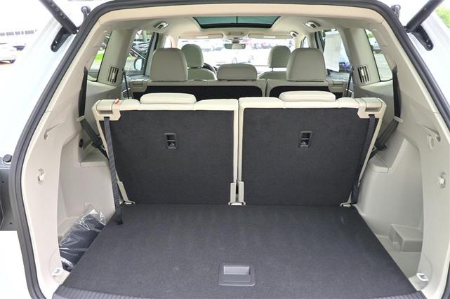 Photo of 2025 Opal White Pearl Volkswagen Atlas