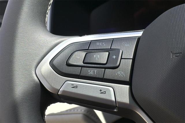 Photo of 2025 Pyrite Silver Metallic Volkswagen Taos