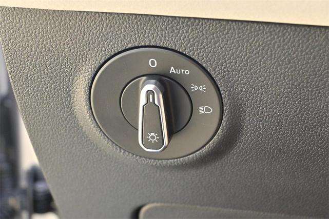 Photo of 2025 Pyrite Silver Metallic Volkswagen Taos