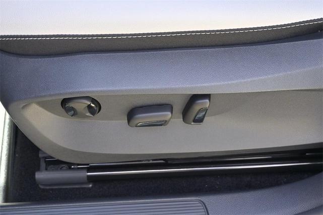 Photo of 2025 Pyrite Silver Metallic Volkswagen Taos
