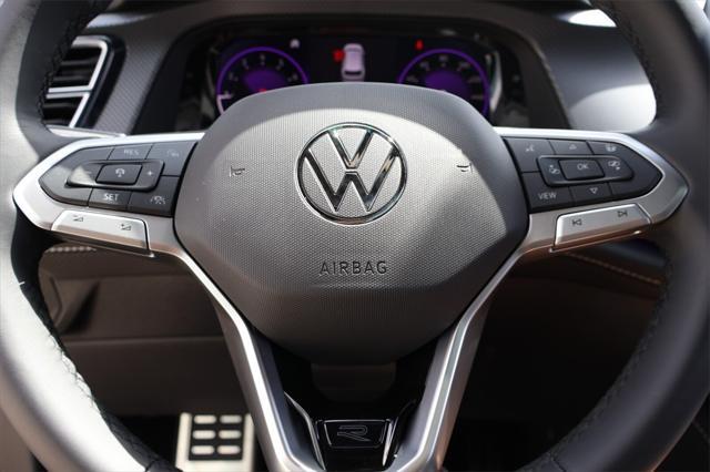 Photo of 2025 Pure Gray Volkswagen Atlas Cross Sport