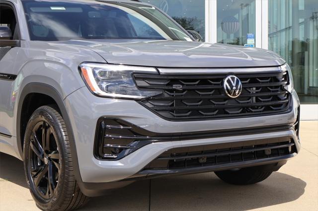 Photo of 2025 Pure Gray Volkswagen Atlas Cross Sport