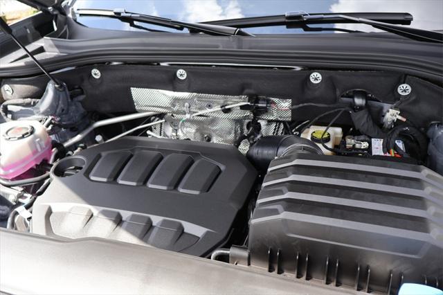 Photo of 2025 Pure Gray Volkswagen Atlas Cross Sport