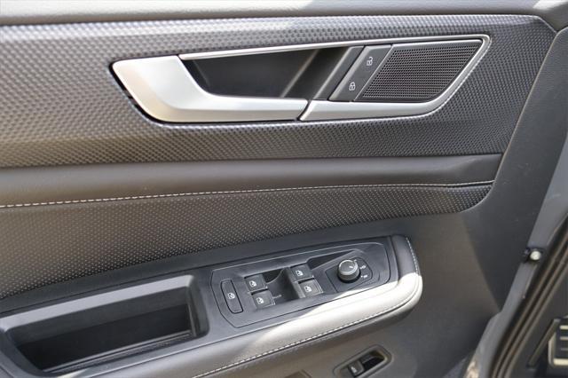 Photo of 2025 Pure Gray Volkswagen Atlas Cross Sport
