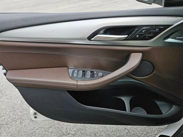 Photo of 2022 Mineral White Metallic BMW X3