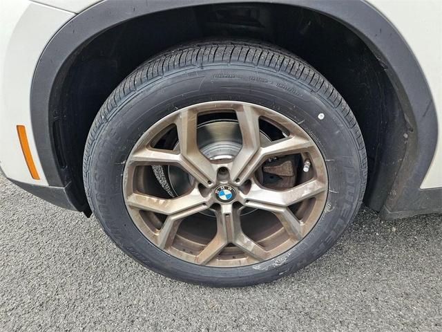 Photo of 2022 Mineral White Metallic BMW X3