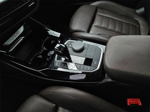 Photo of 2022 Mineral White Metallic BMW X3