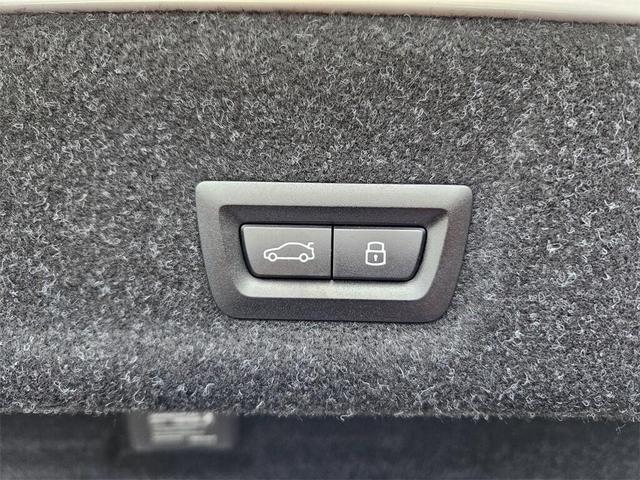 Photo of 2025 Mineral White Metallic BMW 330