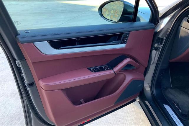 Photo of 2025 Gray Porsche Cayenne