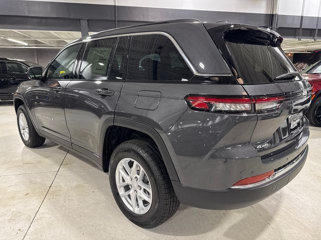 Photo of 2025 Metallic Jeep Grand Cherokee