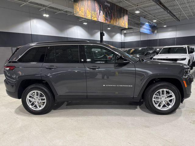 Photo of 2025 Metallic Jeep Grand Cherokee