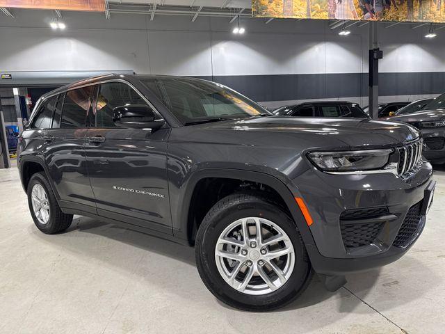 Photo of 2025 Metallic Jeep Grand Cherokee