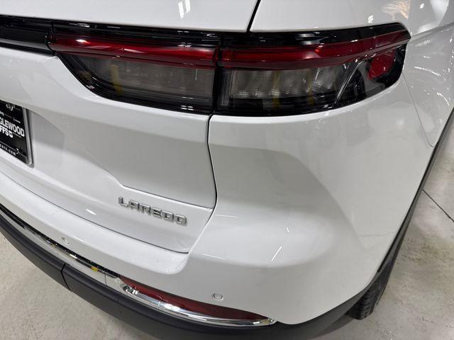 Photo of 2025 Bright White Clearcoat Jeep Grand Cherokee