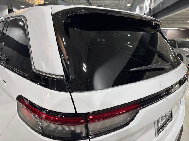 Photo of 2025 Bright White Clearcoat Jeep Grand Cherokee