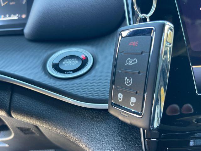 Photo of 2025 Bright White Clearcoat Jeep Grand Cherokee