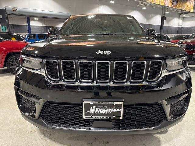 Photo of 2025 Diamond Black Jeep Grand Cherokee