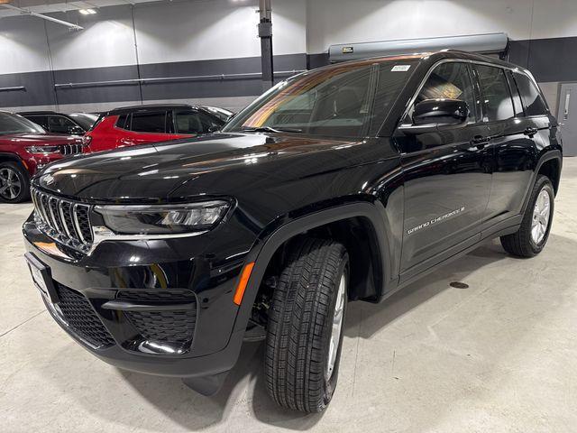 Photo of 2025 Diamond Black Jeep Grand Cherokee