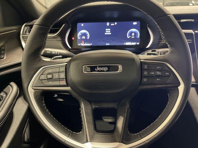 Photo of 2025 Diamond Black Jeep Grand Cherokee L