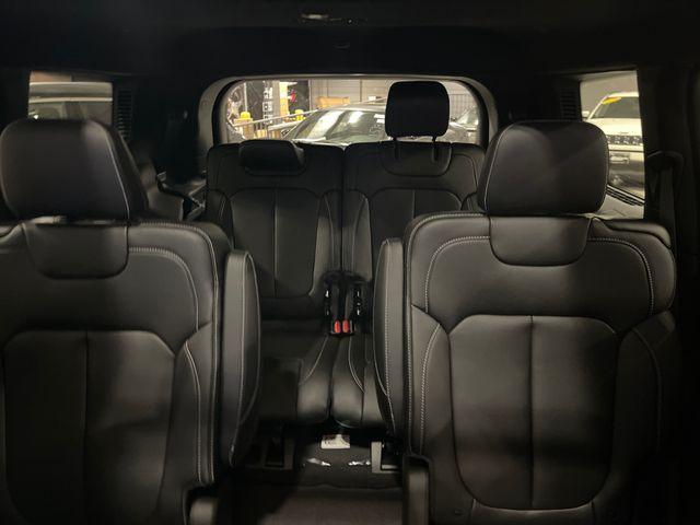 Photo of 2025 Diamond Black Jeep Grand Cherokee L
