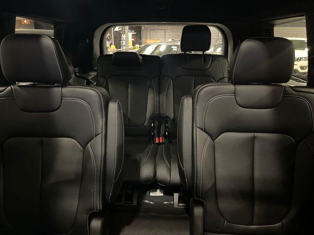 Photo of 2025 Diamond Black Jeep Grand Cherokee L