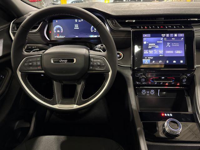 Photo of 2025 Silver Zynith Jeep Grand Cherokee