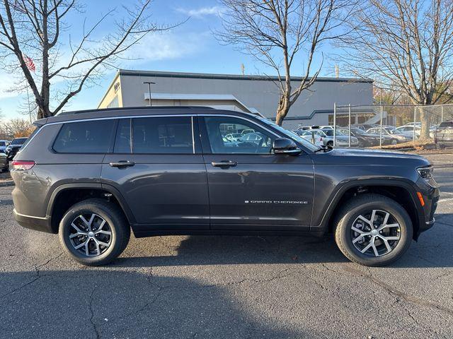 Photo of 2025 Metallic Jeep Grand Cherokee L