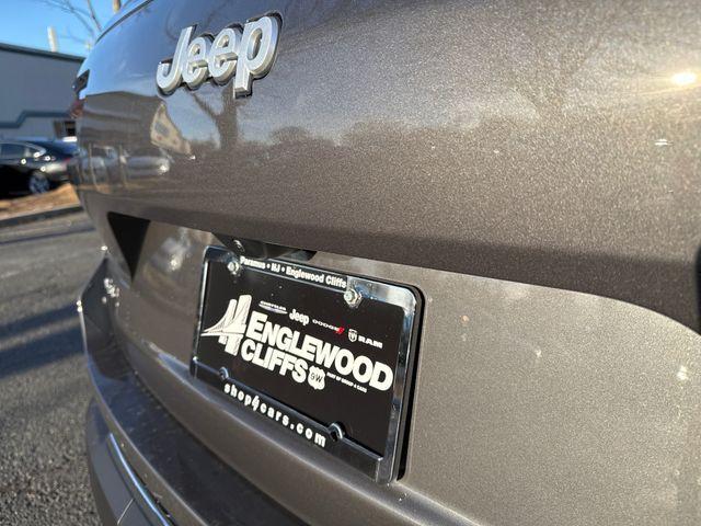 Photo of 2025 Metallic Jeep Grand Cherokee L