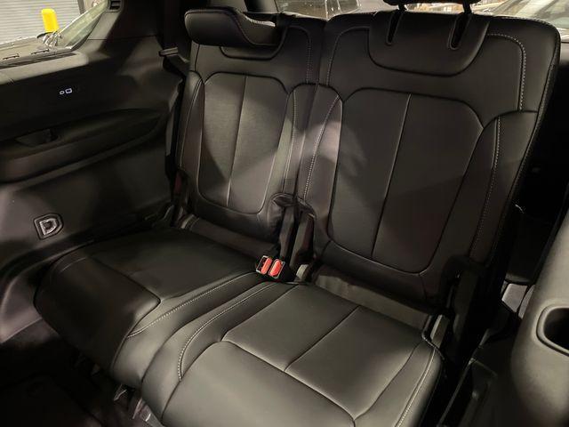 Photo of 2025 Metallic Jeep Grand Cherokee L