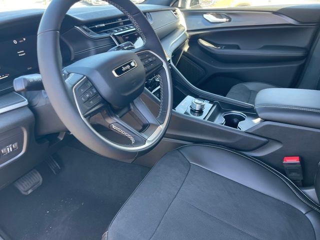 Photo of 2025 Diamond Black Jeep Grand Cherokee