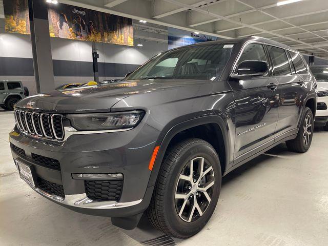 Photo of 2025 Metallic Jeep Grand Cherokee L
