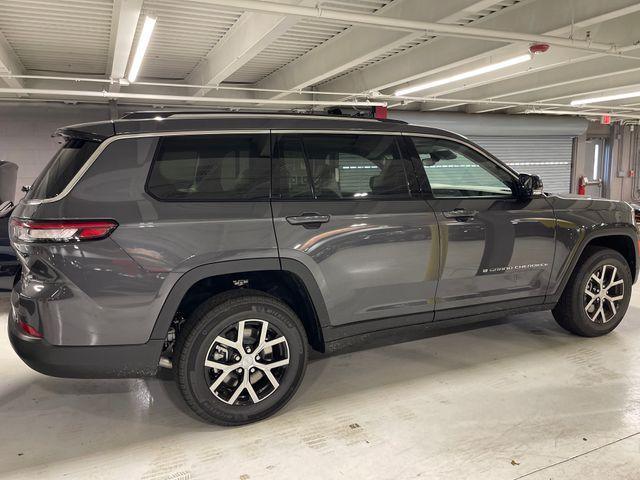 Photo of 2025 Metallic Jeep Grand Cherokee L