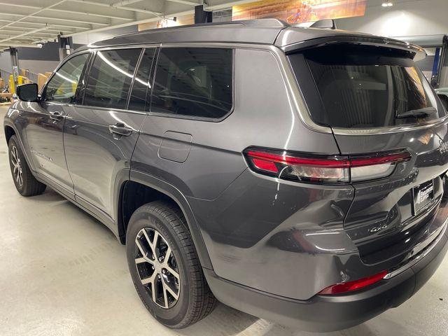Photo of 2025 Metallic Jeep Grand Cherokee L