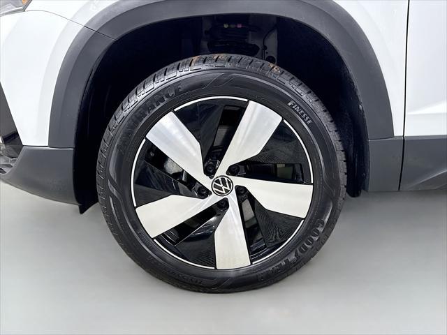 Photo of 2024 Pure White Volkswagen Taos