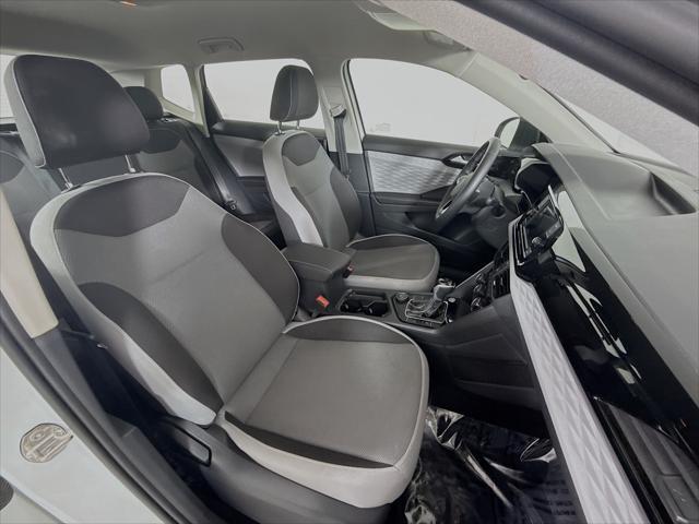 Photo of 2024 Pure White Volkswagen Taos