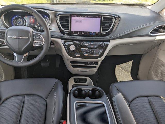 Photo of 2024 Diamond Black Chrysler Pacifica