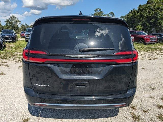Photo of 2024 Diamond Black Chrysler Pacifica