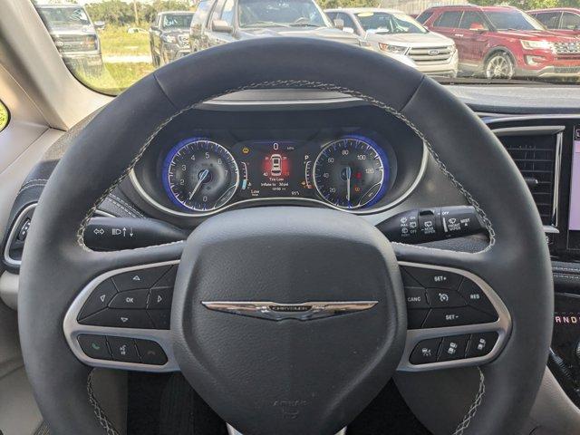 Photo of 2024 Diamond Black Chrysler Pacifica